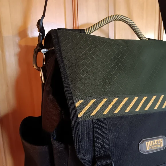 Duluth Trading Company Bag Cab Commander 2 Messenger - Picture 9 of 10